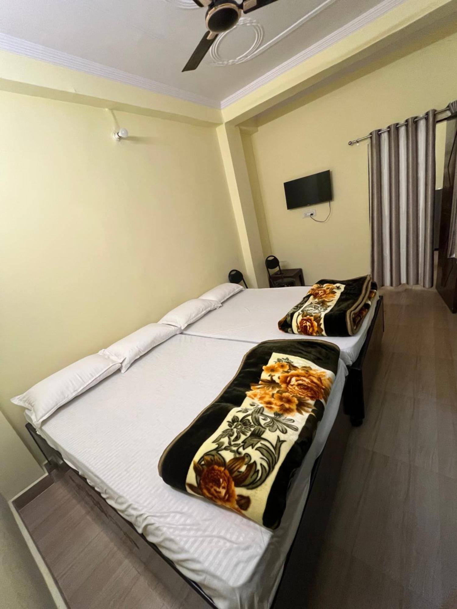 Incredible Banaras Inn Varanasi Exteriör bild