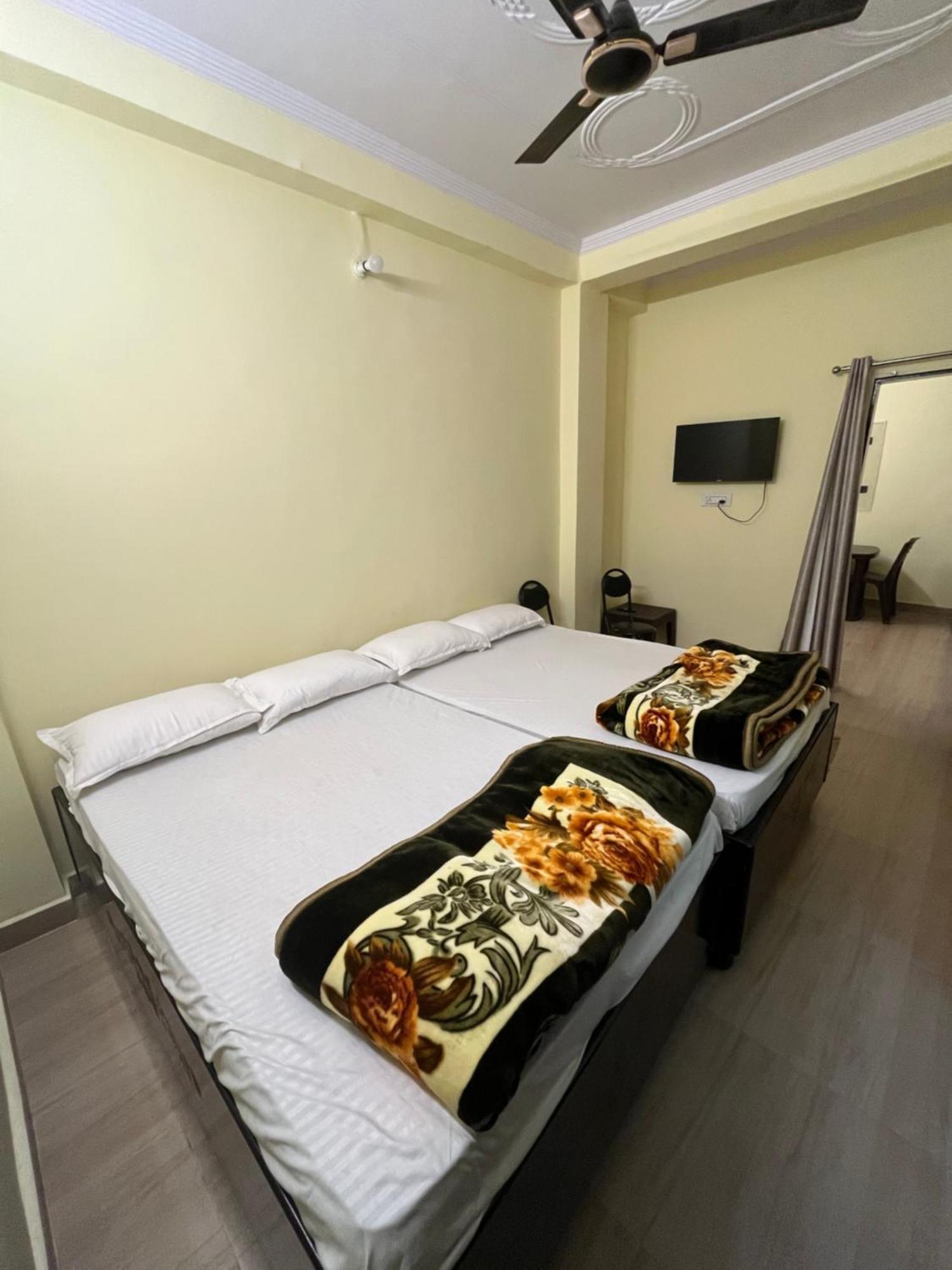 Incredible Banaras Inn Varanasi Exteriör bild