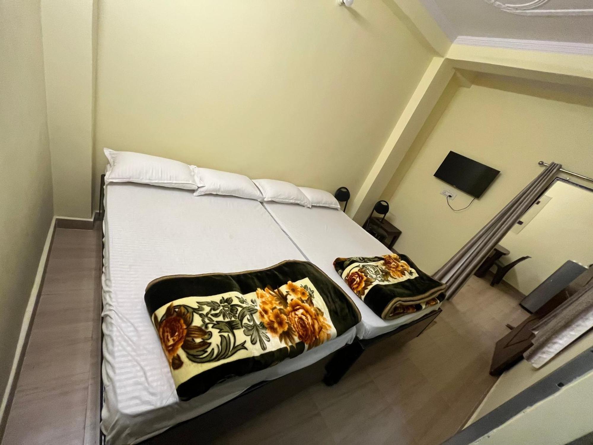 Incredible Banaras Inn Varanasi Exteriör bild